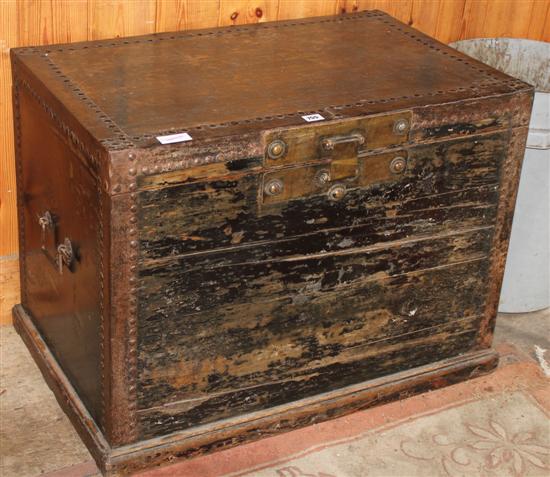 Metal bound cabin trunk